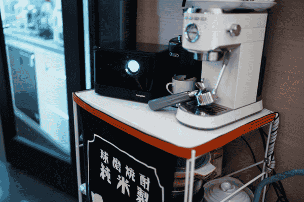 2023年客厅投影仪什么牌子好?明确亮度决定画面,只能选择当贝X5