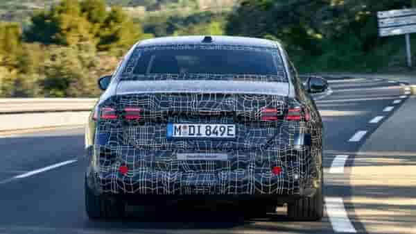 宝马5系谍照曝光!外观微调,内饰全新换装