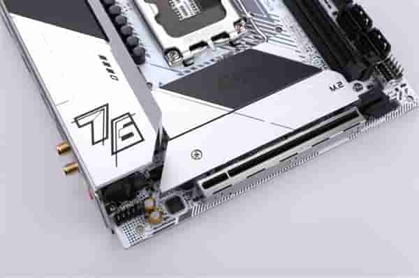 13代酷睿mini起来 七彩虹CVN B760I ITX主板上市:仅售1199元