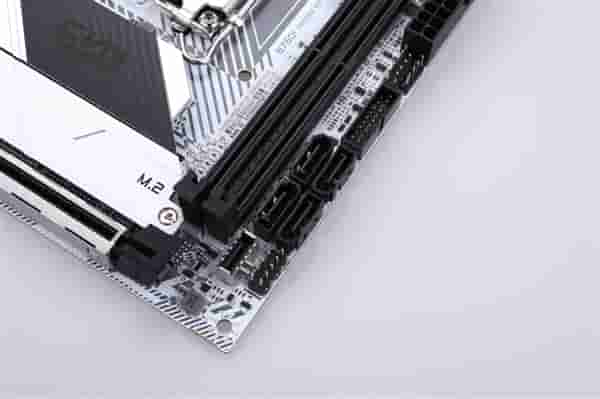 13代酷睿mini起来 七彩虹CVN B760I ITX主板上市:仅售1199元