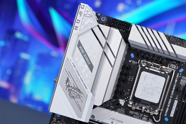 银白装甲!华硕ROG STRIX B760-G GAMING WIFI D4小吹雪主板图赏