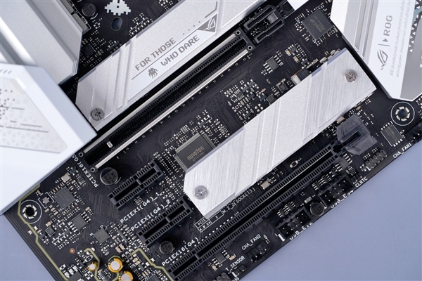 银白装甲!华硕ROG STRIX B760-G GAMING WIFI D4小吹雪主板图赏