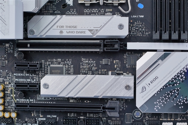 银白装甲!华硕ROG STRIX B760-G GAMING WIFI D4小吹雪主板图赏