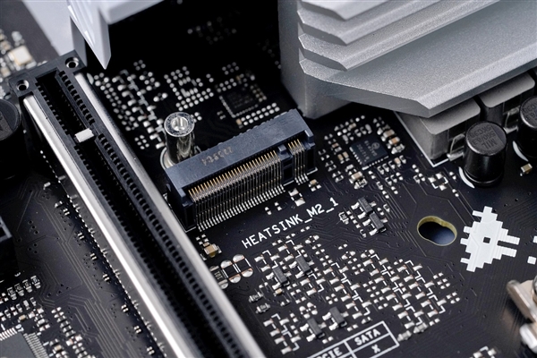 银白装甲!华硕ROG STRIX B760-G GAMING WIFI D4小吹雪主板图赏