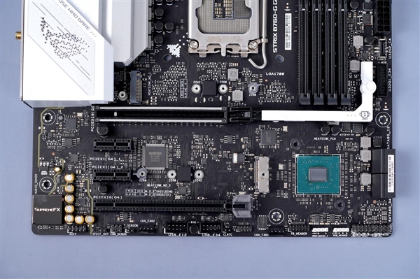 银白装甲!华硕ROG STRIX B760-G GAMING WIFI D4小吹雪主板图赏