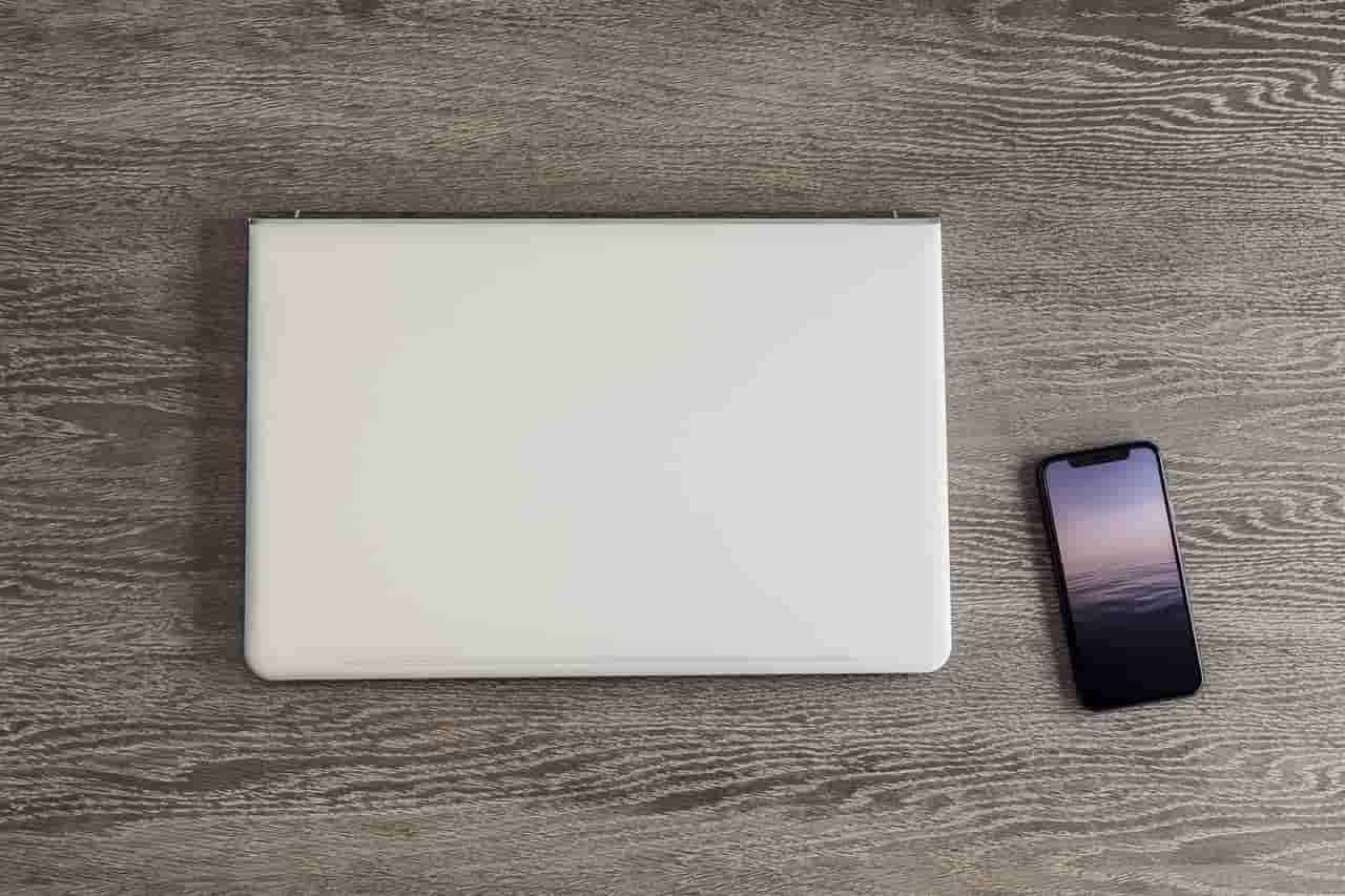 商务伙伴的力量，联想扬天笔记本，你的高效出行工具箱