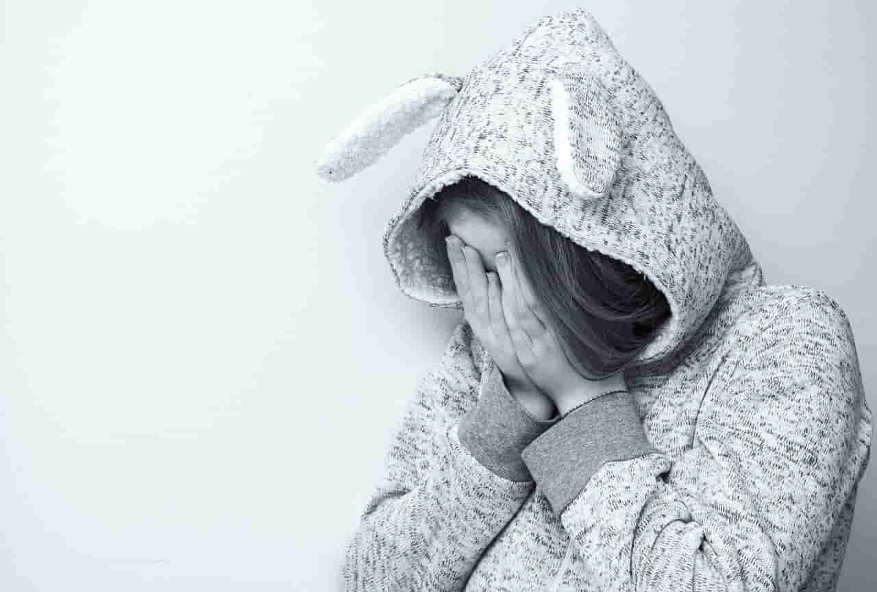 女孩扁桃体手术身亡事件引发社会关注，涉事院长被免职