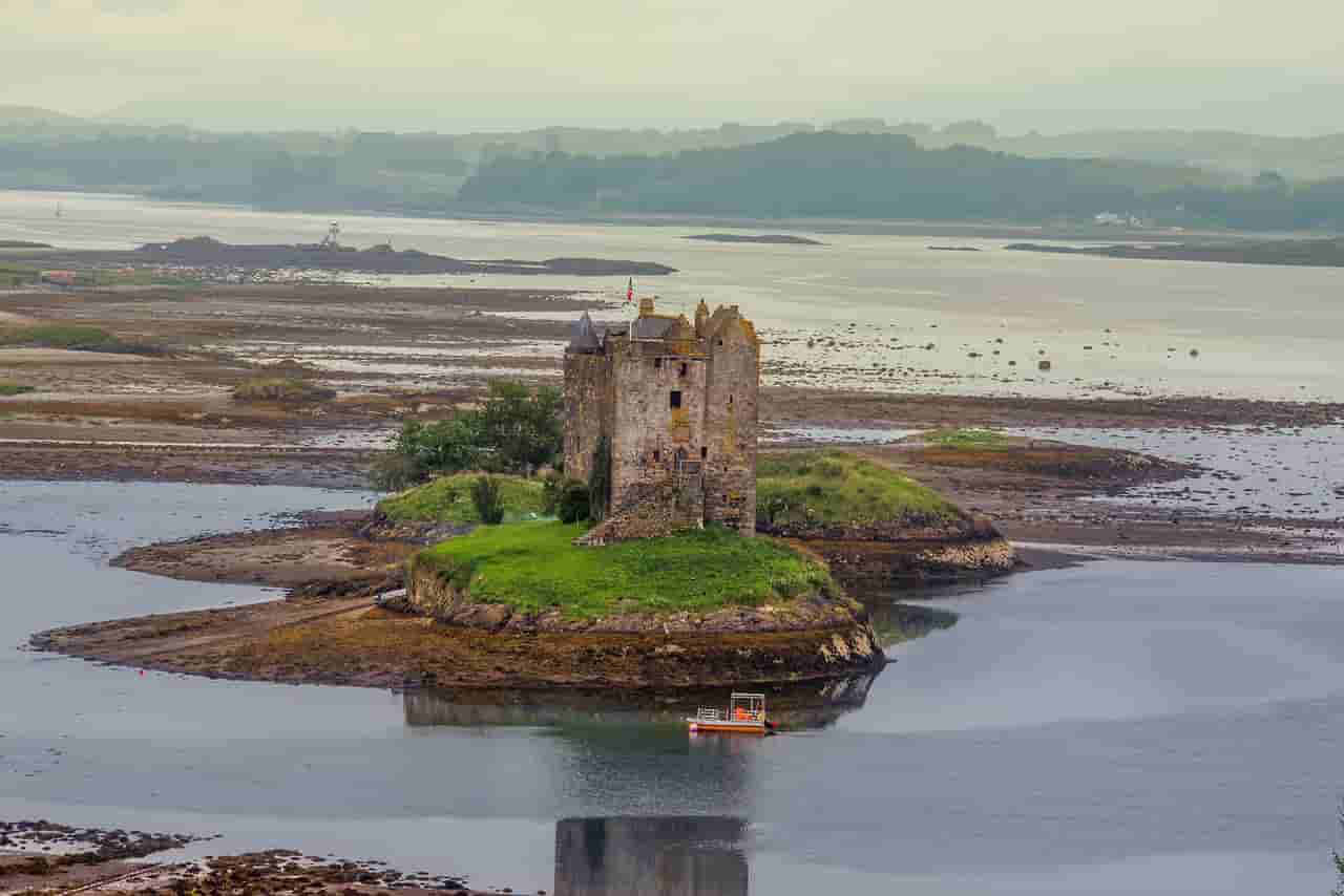 中国游客印尼小岛奇遇,遭遇神秘的幽灵酒店 中国游客印尼小岛奇遇,遭遇神秘的幽灵酒店