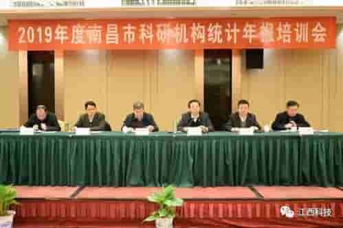 省科技厅党组成员