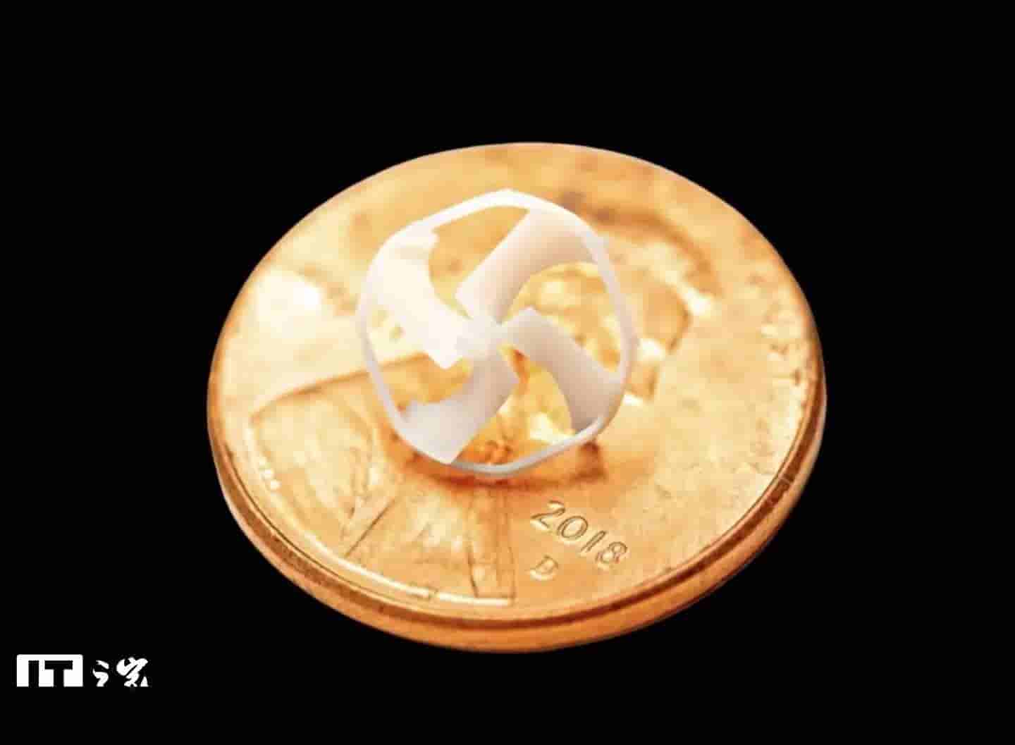 磁场驱动!全球最小无人机亮相,21毫克重引关注