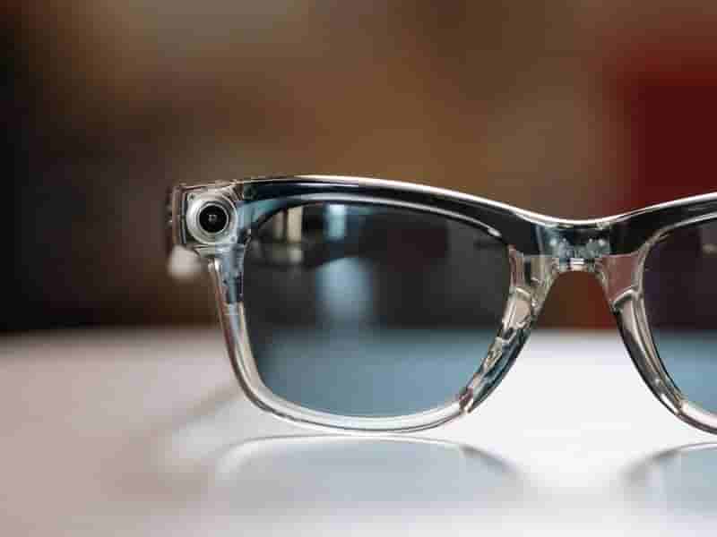 Meta年底推高端智能眼镜Hypernova，