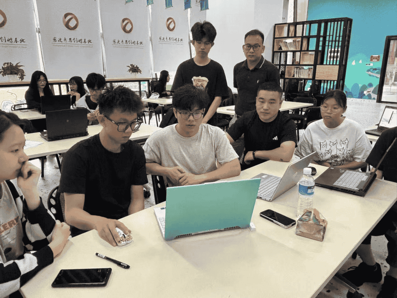 AI赋能道路安全，高职团队研发“智慧体检官”守护交通动脉