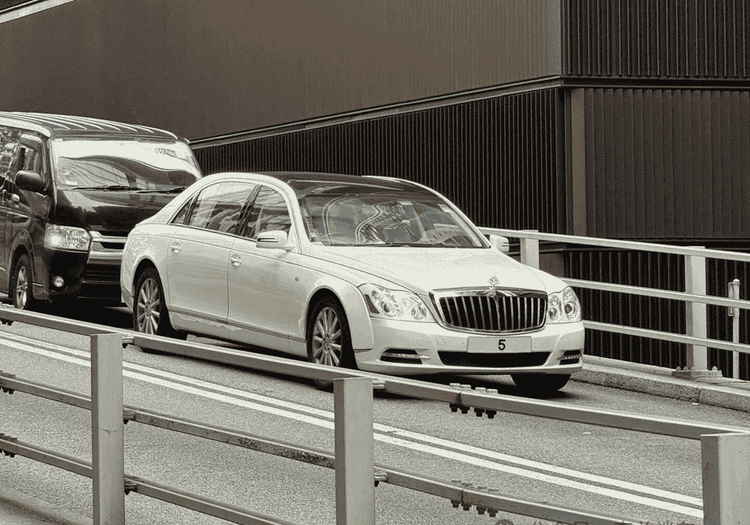 刘銮雄的迈巴赫62S有何不同?五座无隔断,国内罕见版本曝光!