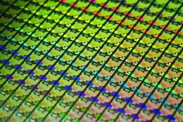 日本金刚石基板技术突破：2厘米见方，2026年或实现产品化