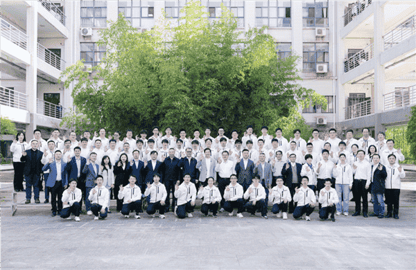 雷军回武大谈学习：大学不只是背书，要