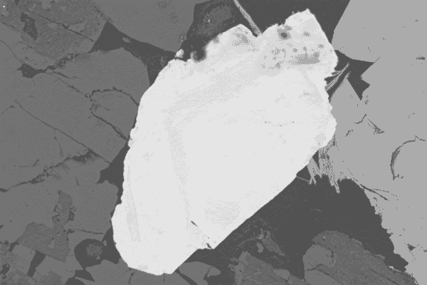 我国科研团队新发现：菱硼硅镧矿，自然界中的高效发光新星