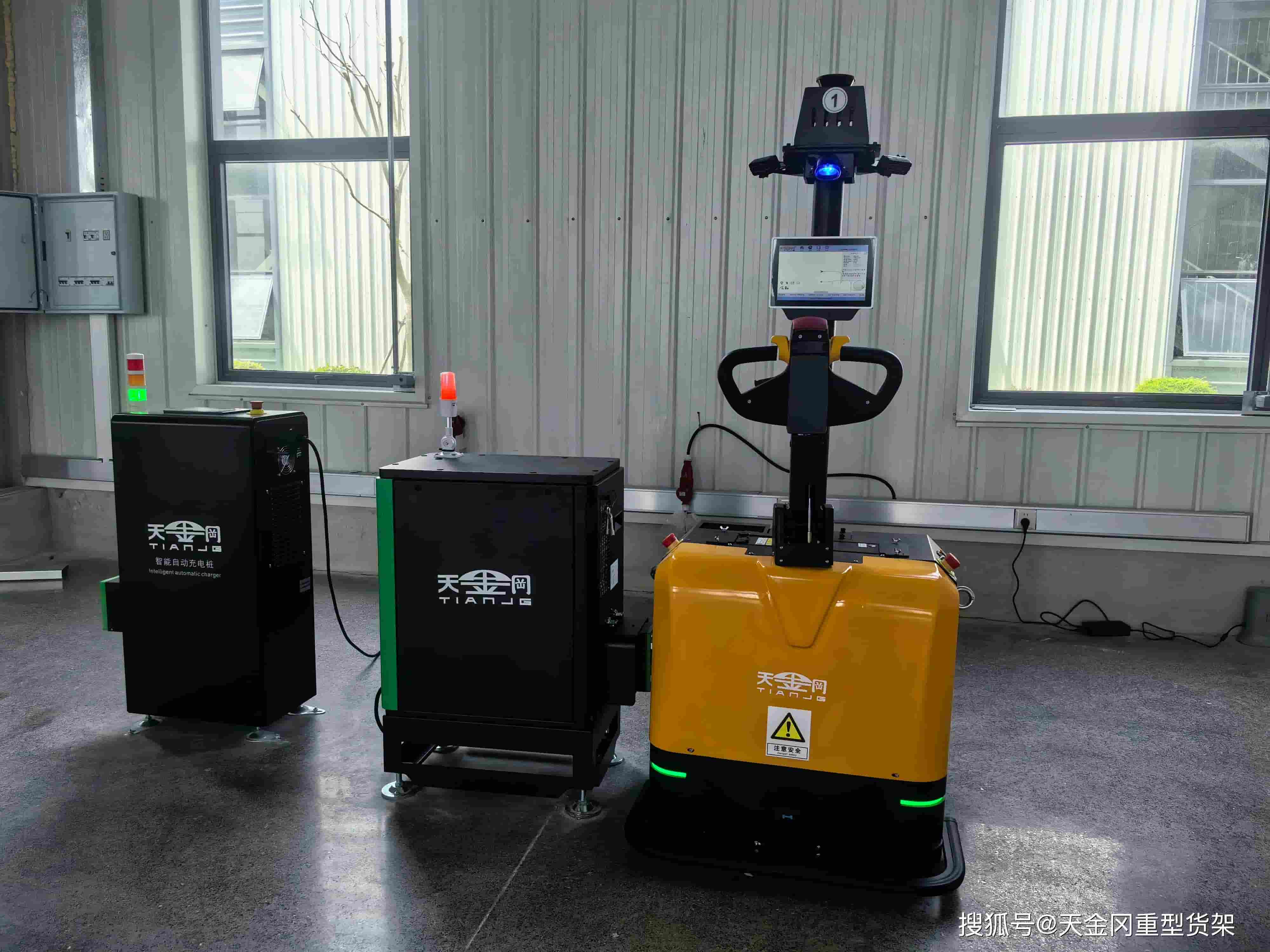 磷酸铁锂电池：AGV叉车的高效稳定能源之选！