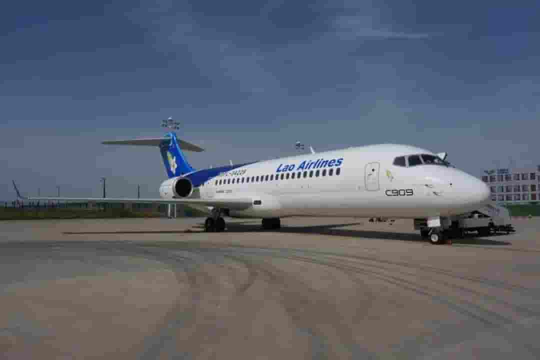 C909国产客机首飞老挝！中国商用飞机国际化进程再提速