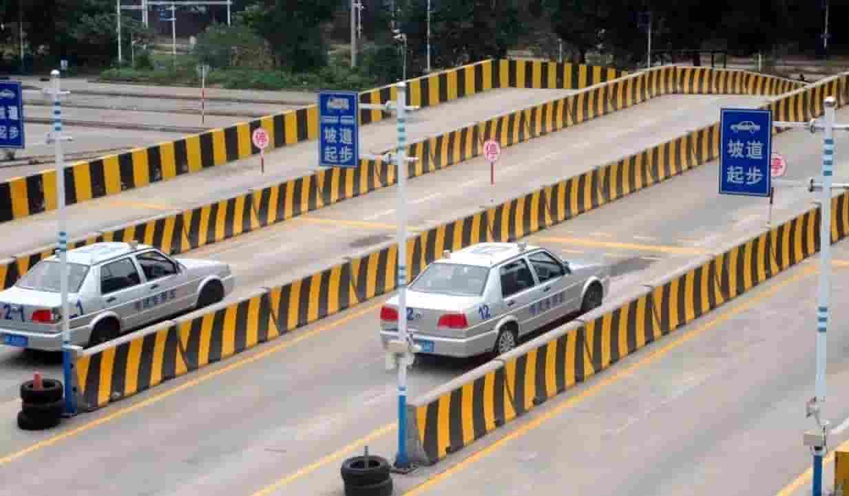 斑马线前能否掉头？一文读懂各种路况