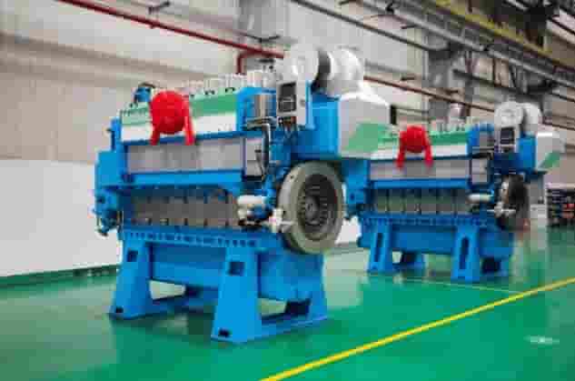 我国首台高替代率甲醇燃料船用中速机成功交付，减碳超五千吨！