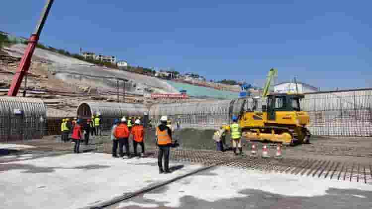 跳蹬水库大坝施工用上“黑科技”，无人驾驶智能碾压引领新潮流