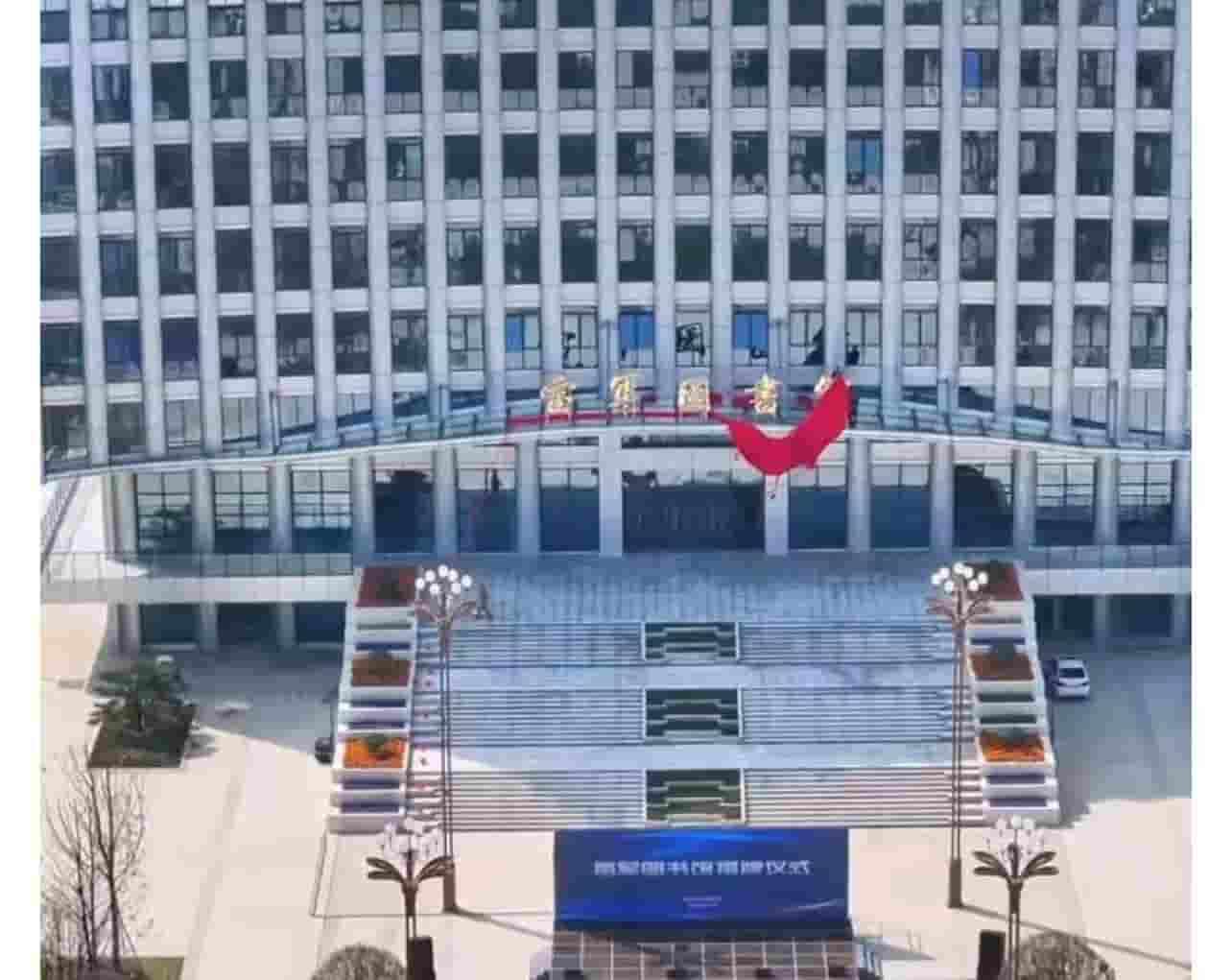 雷军重返仙桃中学，豪捐5000万图书馆