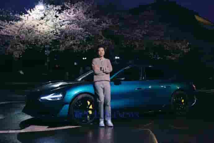 雷军凌晨赏武大樱花，晒美照邀你共赏校园春色