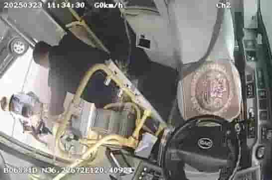 城阳巴士驾驶员纪明辉：小小举动，传递大大正能量！