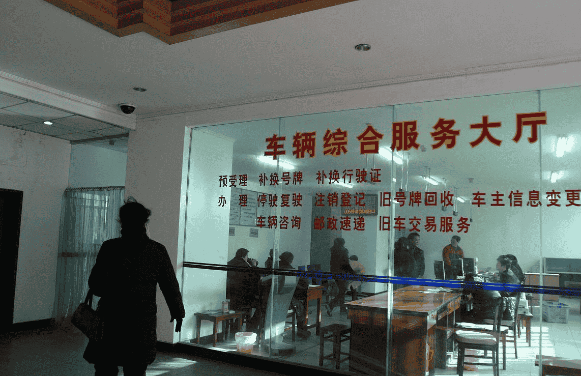 驾驶证到期换新证，这样操作一小时搞定！