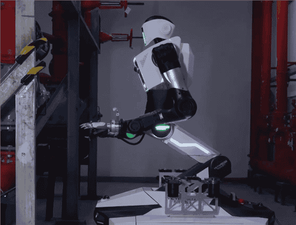 中国造！全球首款IIC T6级防爆人形机器人“天魁一号”亮相