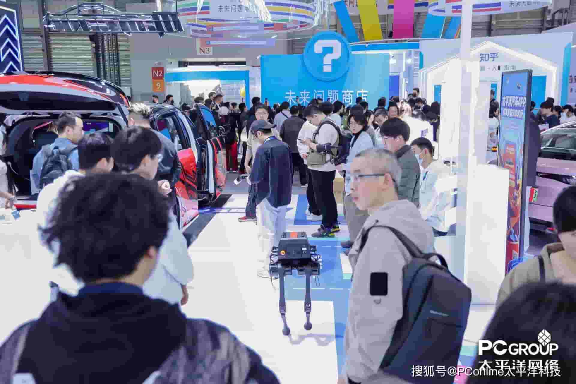 逐际动力TRON 1亮相AWE2025，三合一足端机器人展现卓越性能