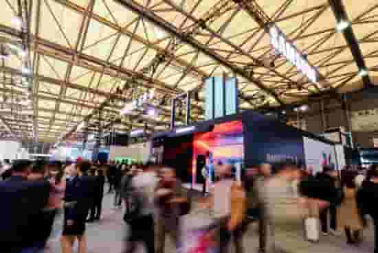 三星显示器AWE 2025科技秀场：定义AI时代电竞显示新标杆