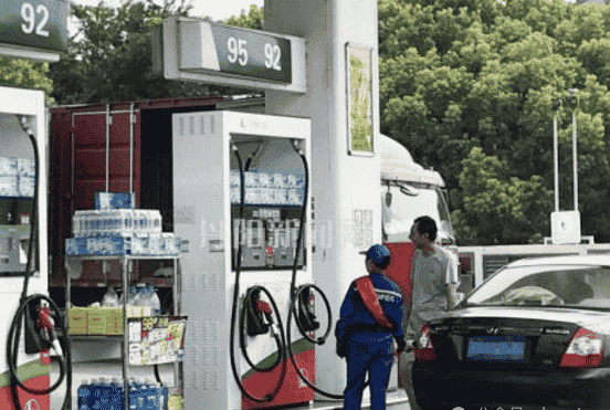 老司机中午加油的秘密:油温影响油耗,精打细算真行家!