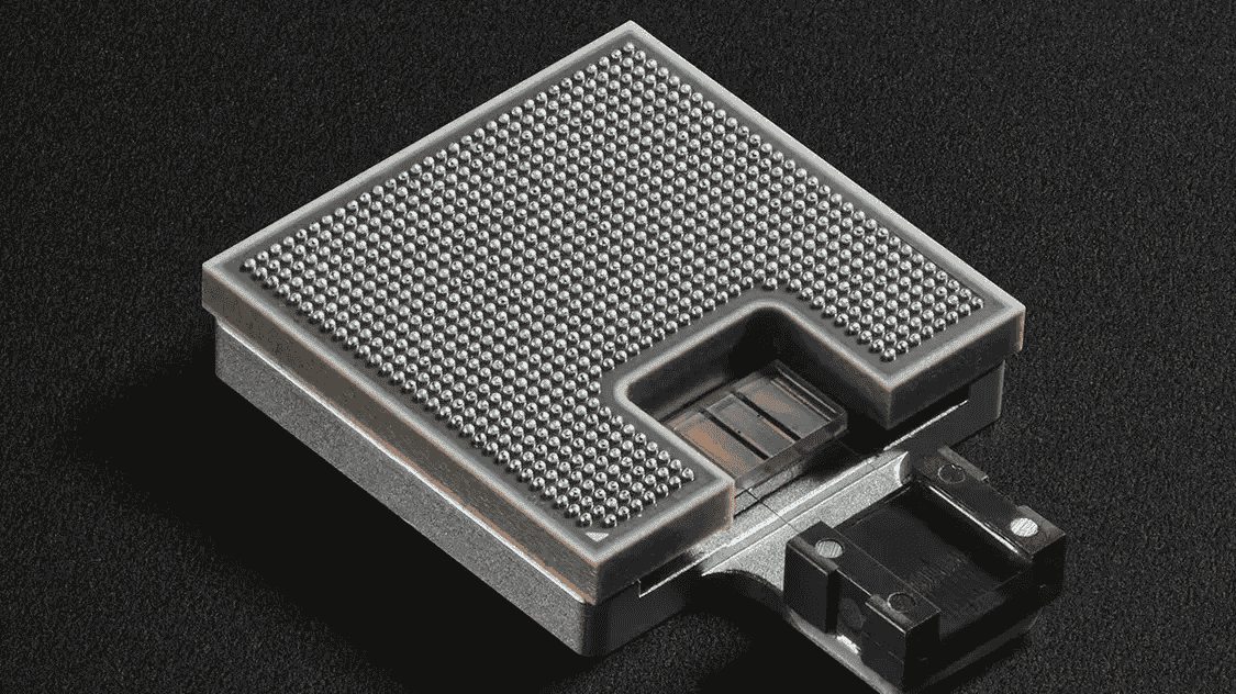 黄仁勋:光芯片可靠性不足,英伟达旗舰GPU仍押注铜导线