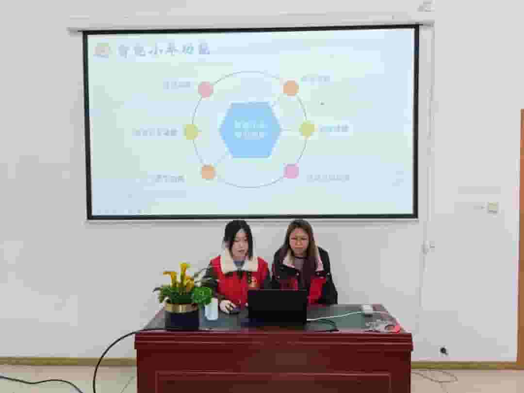 智能小车“驶”进社区，校地携手共绘科普新画卷！