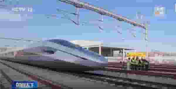 中国造！全球最快高铁CR450动车组样车下线，时速高达450公里