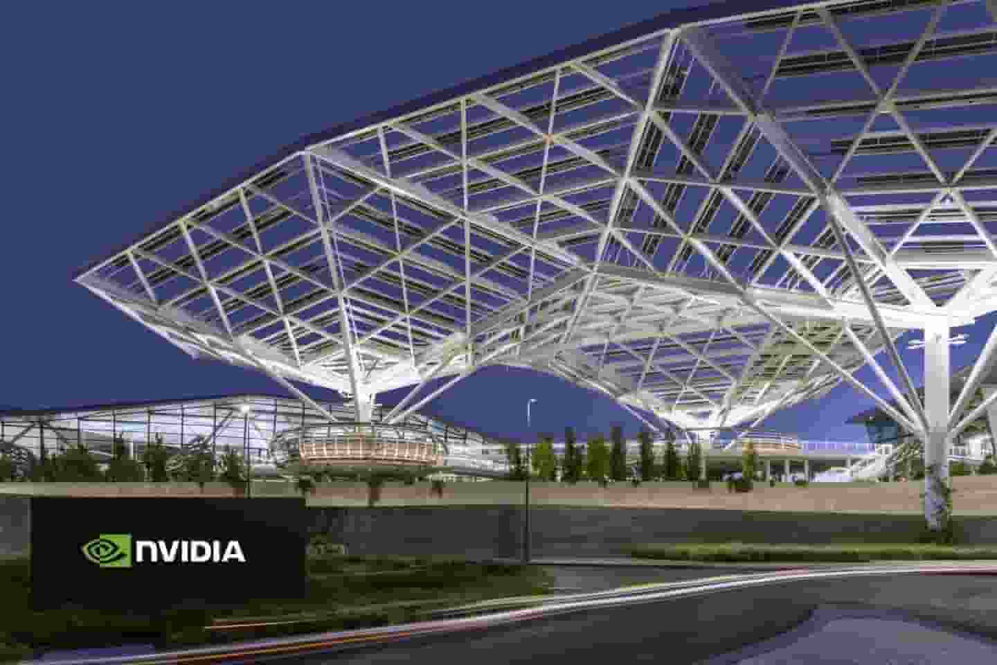 英伟达新内存条SOCAMM曝光：LPDDR5X基材，大小似成人中指