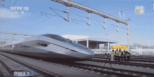 中国CR450动车组下线，时速400公里领