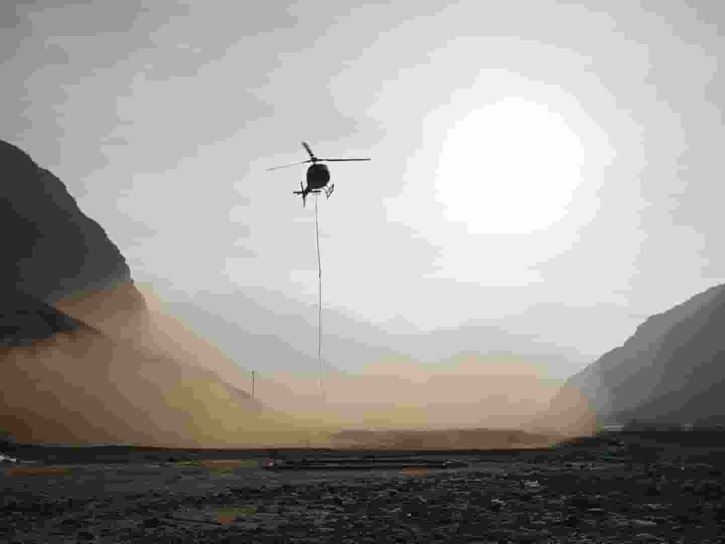 直升机“透视”高原铁路，我国航空电