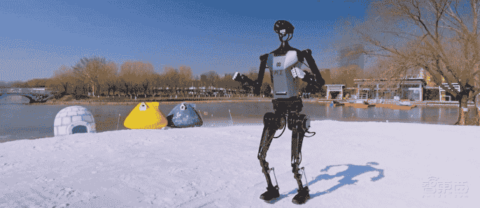 天工机器人：连续攀爬百级阶梯，雪地高