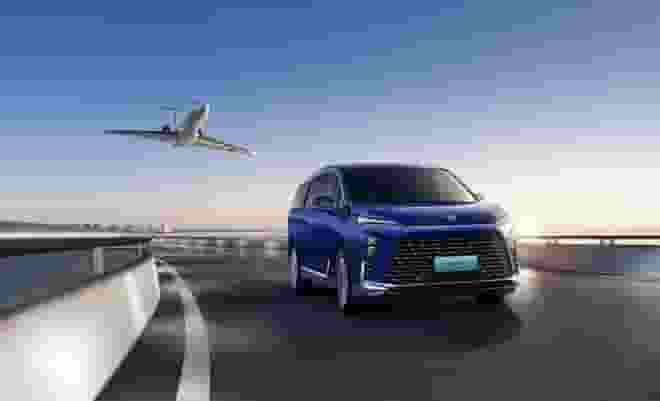 别克GL8陆尊PHEV豪华降维，家庭出行新宠儿？