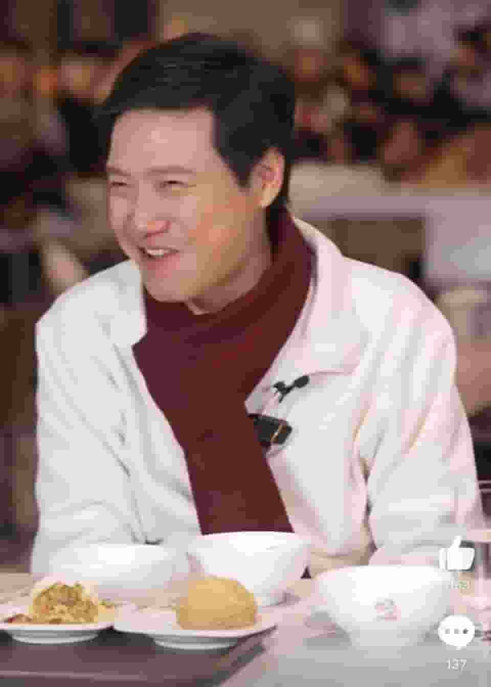 雷军元宵节直播尝五仁汤圆，直呼：这不是月饼吗？