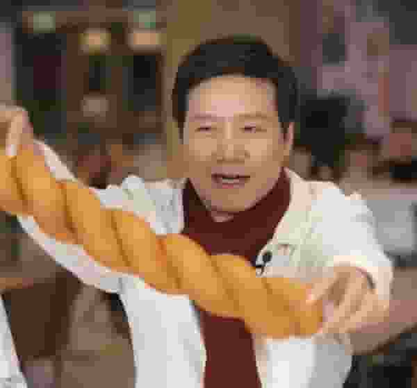 雷军元宵直播秀小米食堂新品：酸奶麻花系列齐亮相！