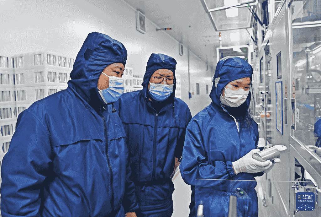 动力电池车间“掌门人”的忙碌日常