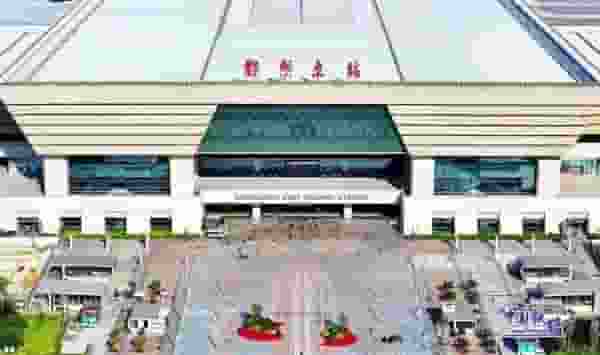 郑州东站：全国高铁枢纽之心，日均800趟列车，通达全国128城！