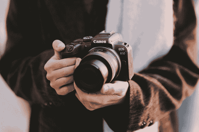 冬日人像新境界，佳能EOS R10如何定格浪漫与温情？