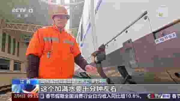 火车用水揭秘：水箱藏身何处？热水如何