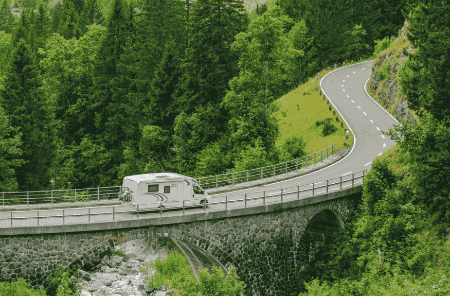 房车旅行新趋势：年轻多元群体热捧，投入度大增