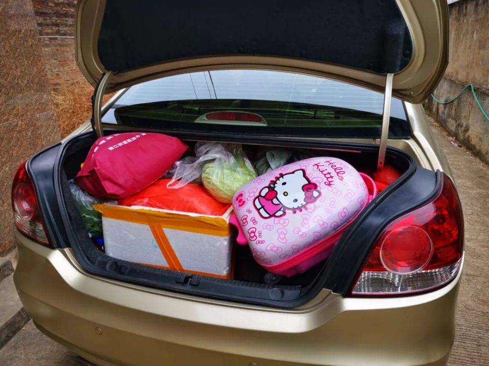 后备箱里的“小宇宙”，藏着父母满满的爱！