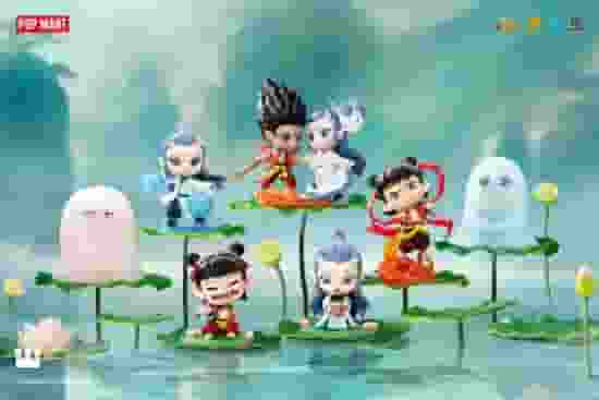 《哪吒之魔童闹海》登顶票房，盲盒热